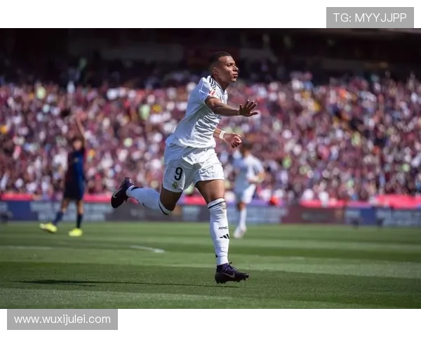 姆巴佩因右脚踝受伤退出法国队集训已回归皇马进行康复治疗